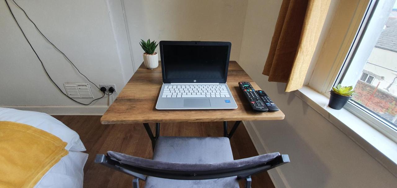 Fast Broadband, Budget Stay, Free Netflix. 카디프 외부 사진